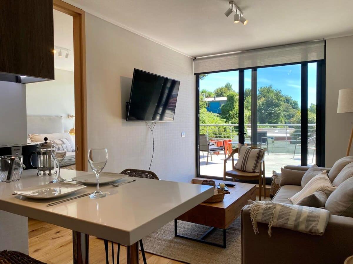Comodo Depto, En Gran Terraza Y Parking Servicio Hom Apartamento
